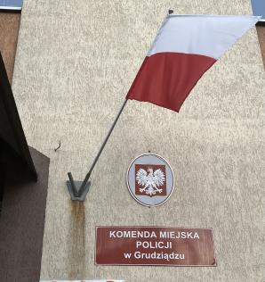 [VIDEO] Skandal! Rutkowski wskazał miejsce pobytu oprawcy Filipa. Ale dla policji w Pucku połamana szczęka, zmasakrowana twarz i zwolnienie lekarskie na 2 miesiące jest „lekkim bądź średnim uszczerbkiem na zdrowiu”, więc sprawcy nie zatrzymuje!