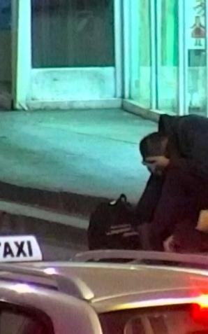 Myślał, że nikt nie widzi, że okrada śpiącego mężczyznę