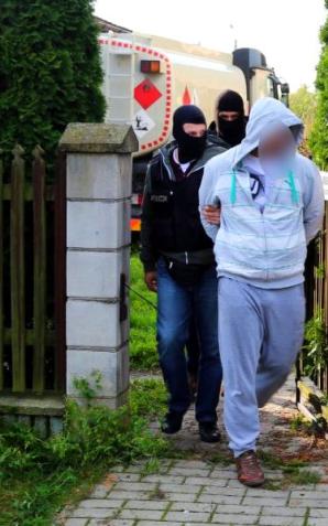 Kolejne zatrzymania członków grupy dokonującej przestępstw w obrocie paliwami. Skarb państwa mógł stracić ponad 40 mln zł