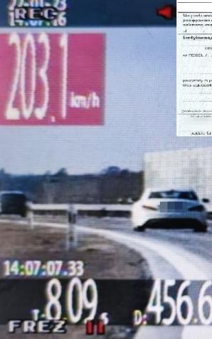 [VIDEO] Z rodziną i psami jechał z prędkością ponad 200 kilometrów na godzinę