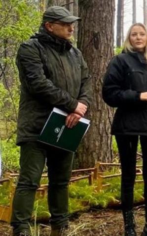 Wiceminister Edward Siarka wziął udział w sadzeniu lasu w Knyszynie