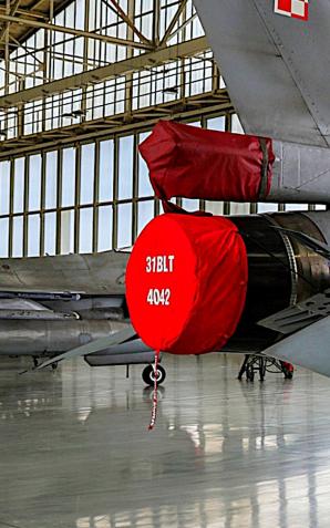 [VIDEO] Prezydent Karol Nawrocki w bazie w Krzesinach po rosyjskiej prowokacji dronami nad Polską