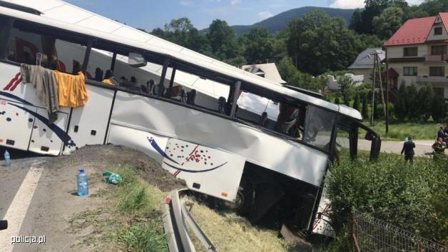 Wypadek na Zakopiance. Ranne dzieci