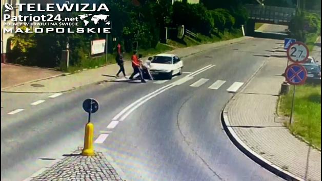 [VIDEO] Ku przestrodze – potrącenie pieszej na pasach